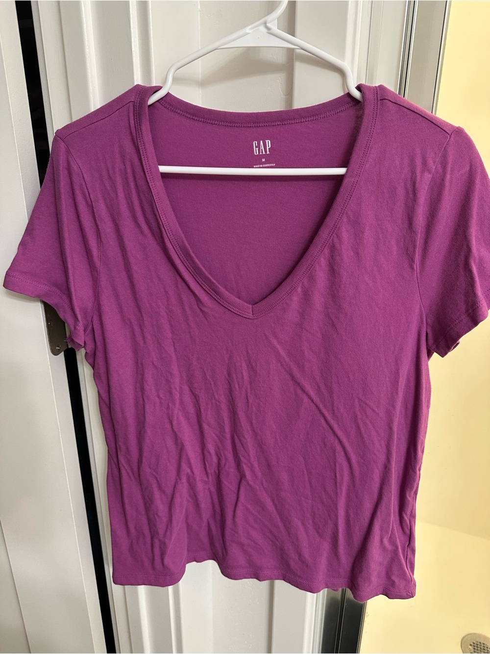 GAP Women's V-Neck Short Sleeve T-Shirt